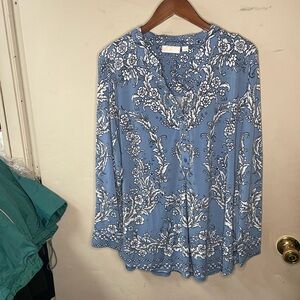 Belle by Kim Gravel ladies 1X, pullover, v neck, long sleeve, floral pattern top